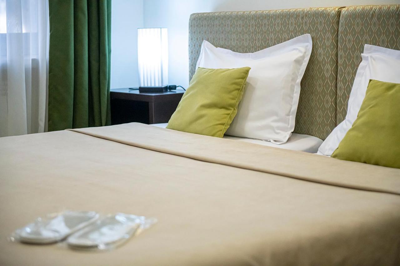 Apart Hotel Gh Тбилиси Екстериор снимка