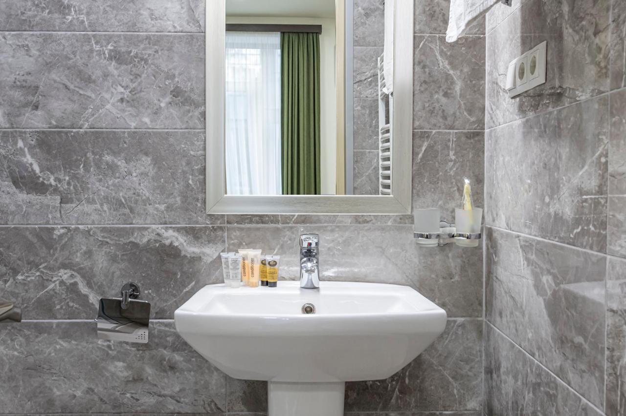 Apart Hotel Gh Тбилиси Екстериор снимка