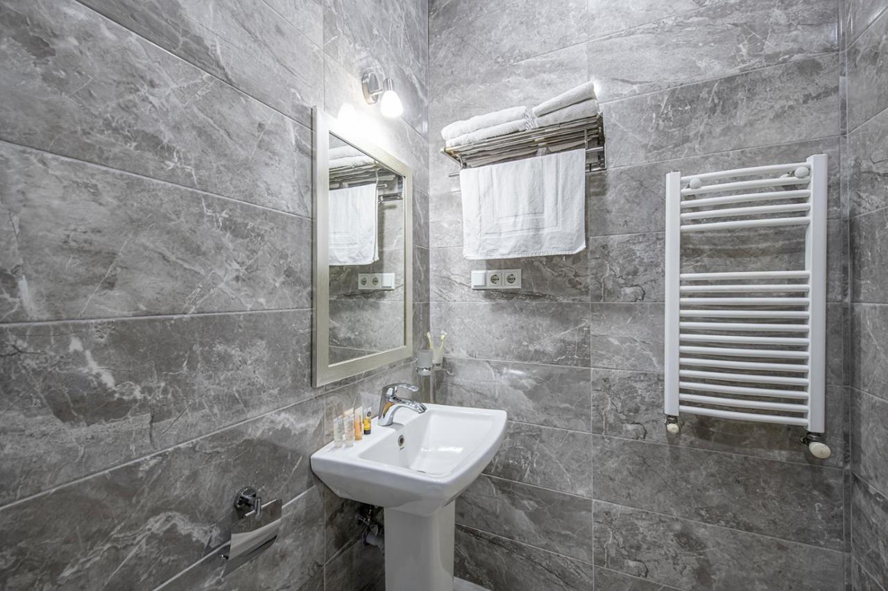 Apart Hotel Gh Тбилиси Екстериор снимка